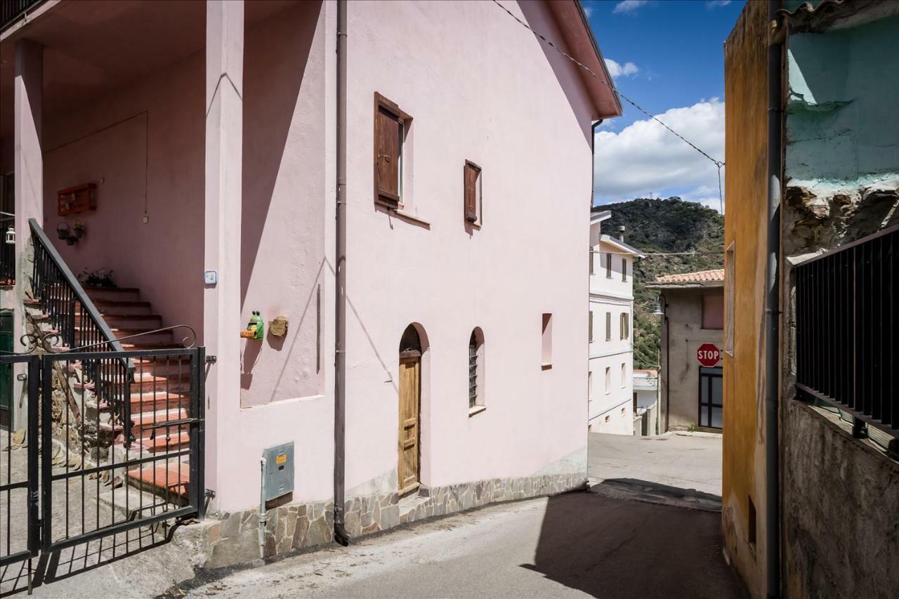 B&B Gennarcu Ussàssai Exterior foto